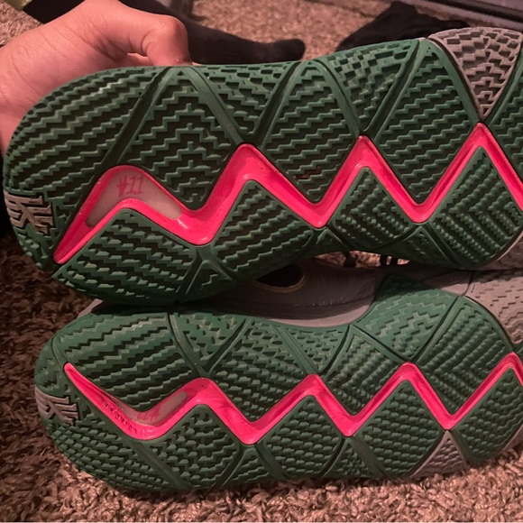 Nike Kyrie 4 " City Guardian " - Picture 5 of 6